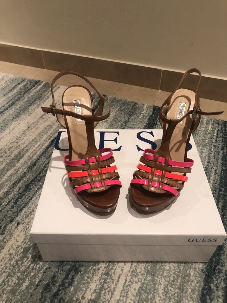 Sandalias Guess como novas