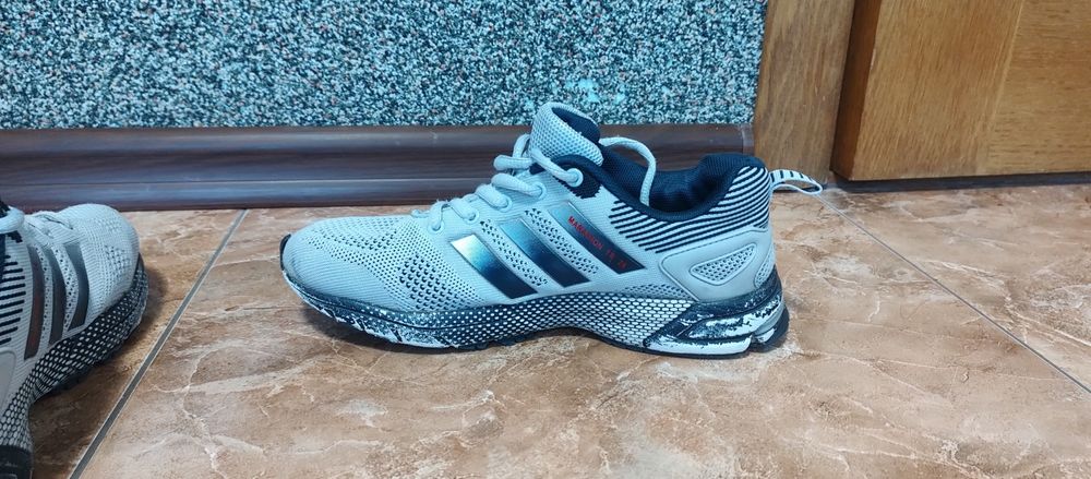 Продам кросівки Adidas
