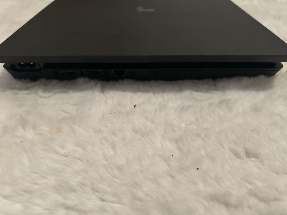 Playstation 4 slim