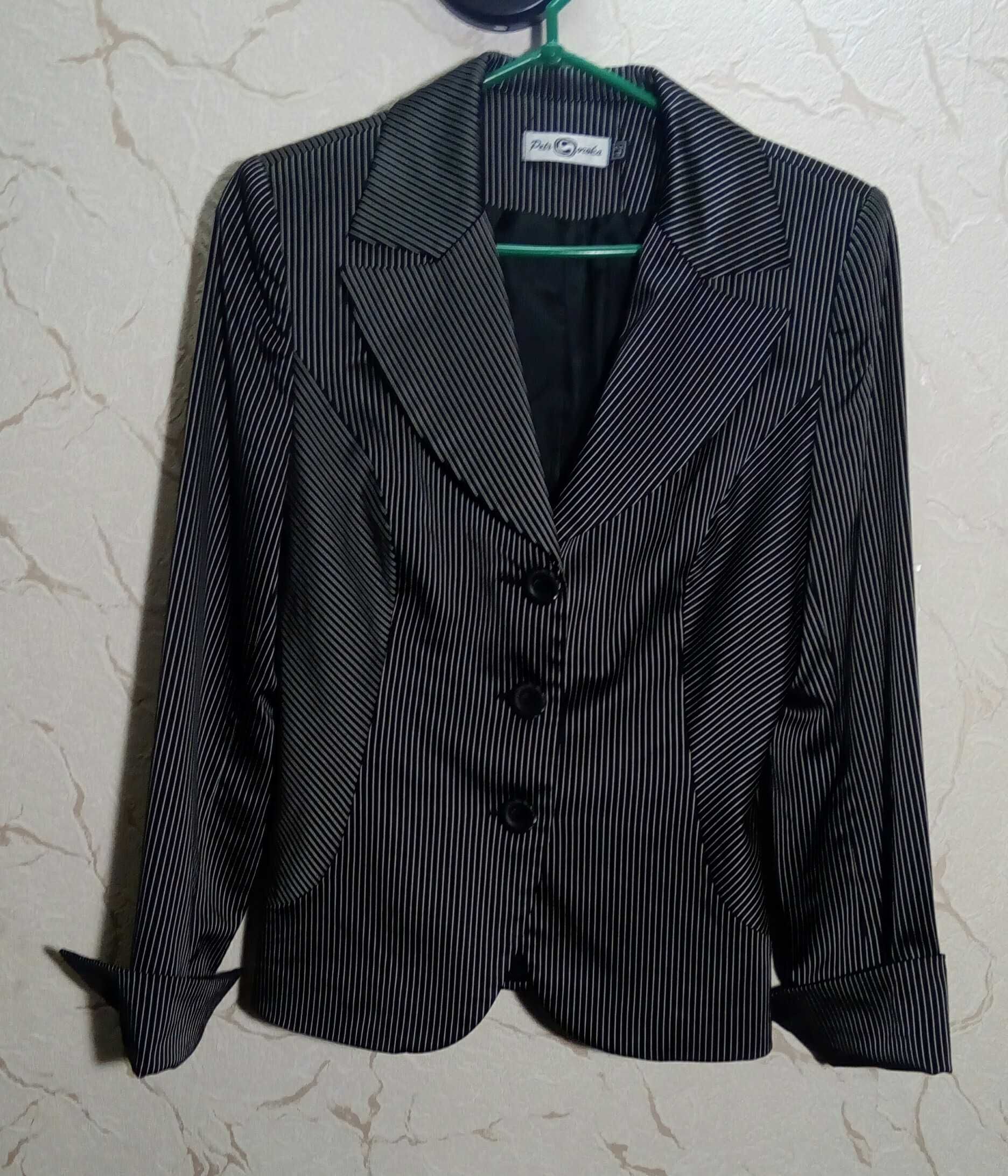 Пиджак классический черный в тонкую белую полоску. Размер 44.