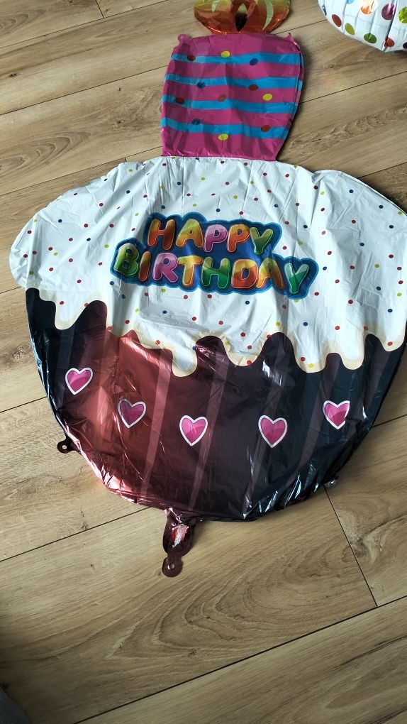 Balony urodzinowe, całe