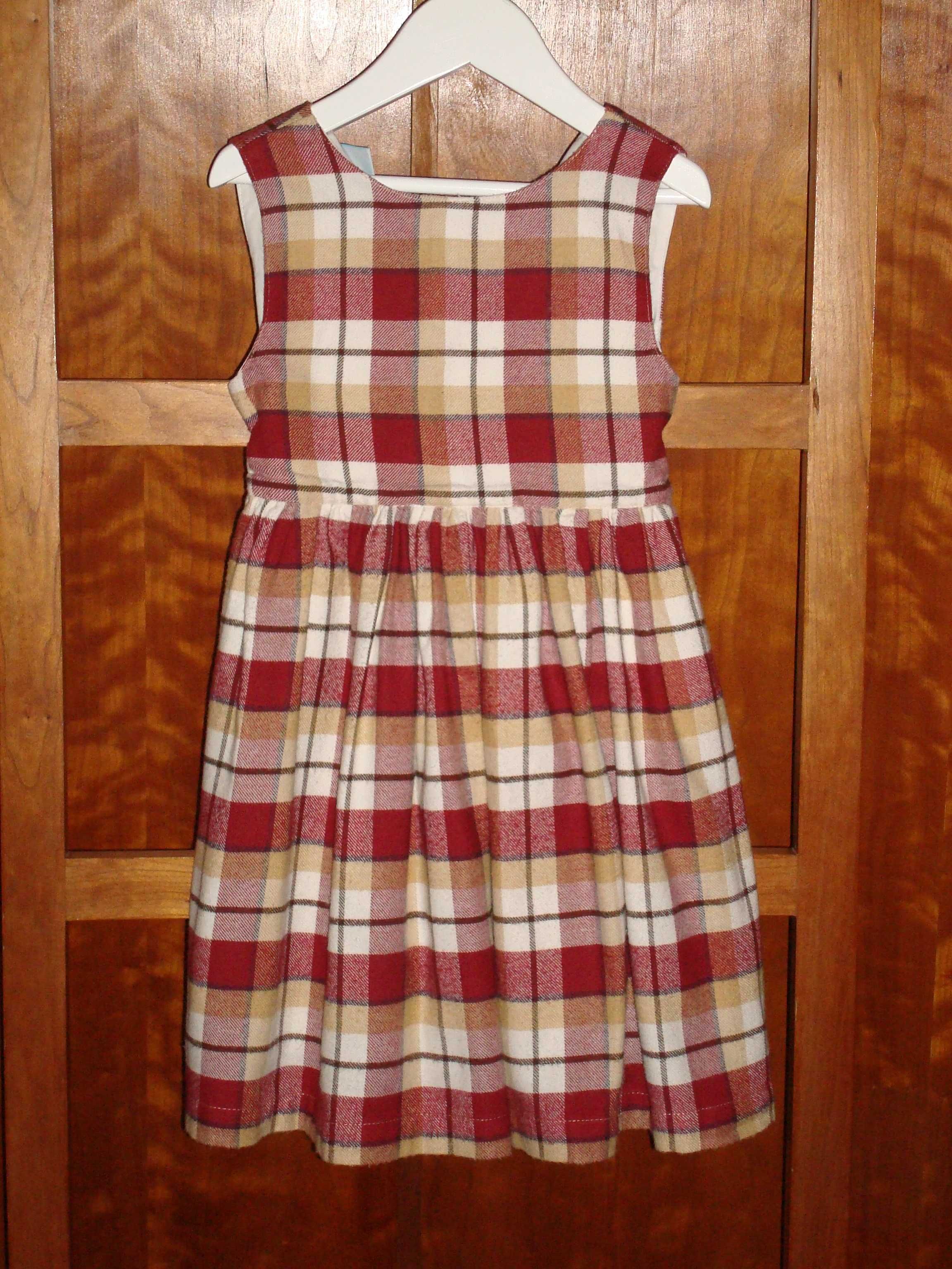 Vestido xadrez qualidade - 6/7 anos