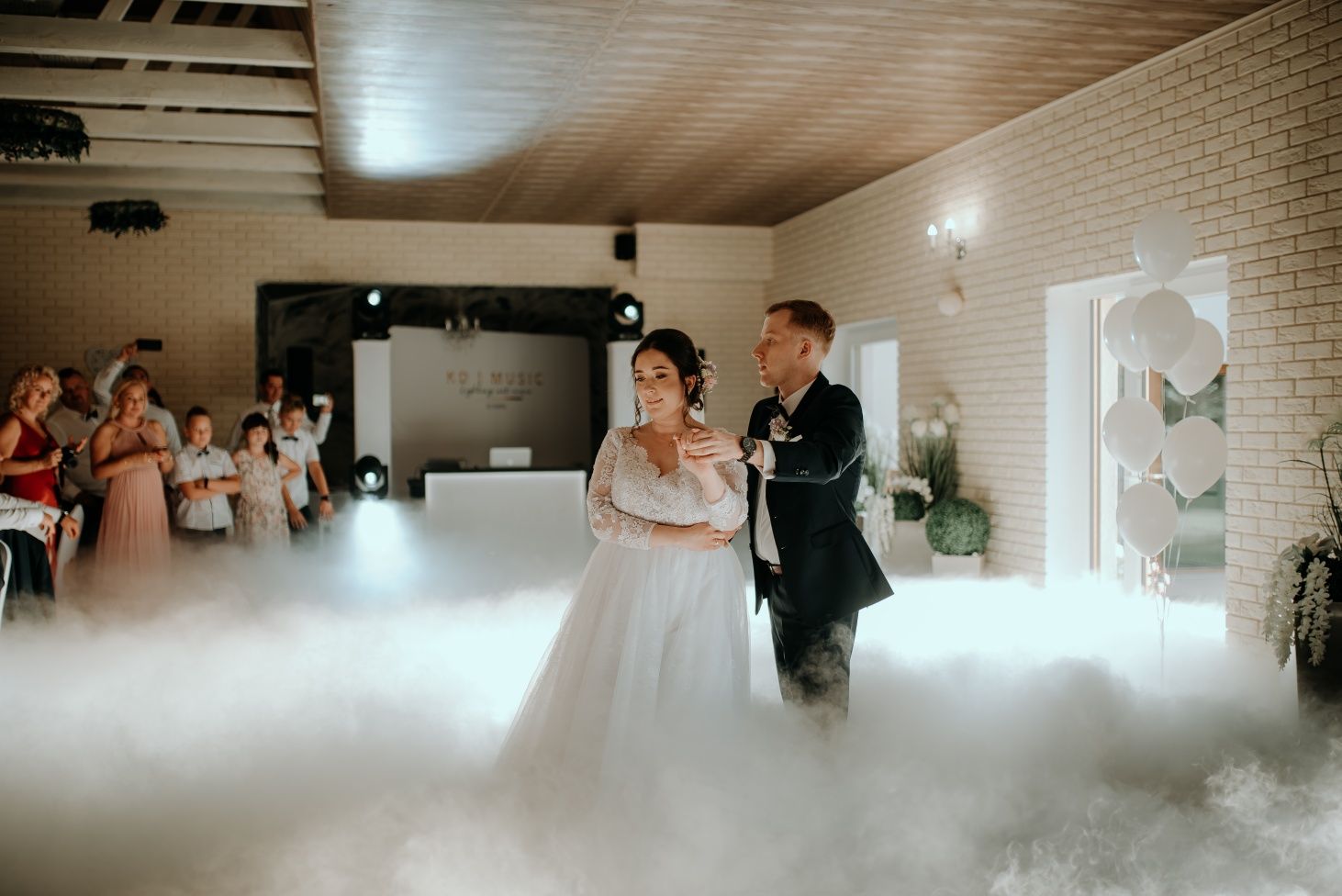 Taniec w chmurach - ciężki dym do Pierwszego Tańca na weselu