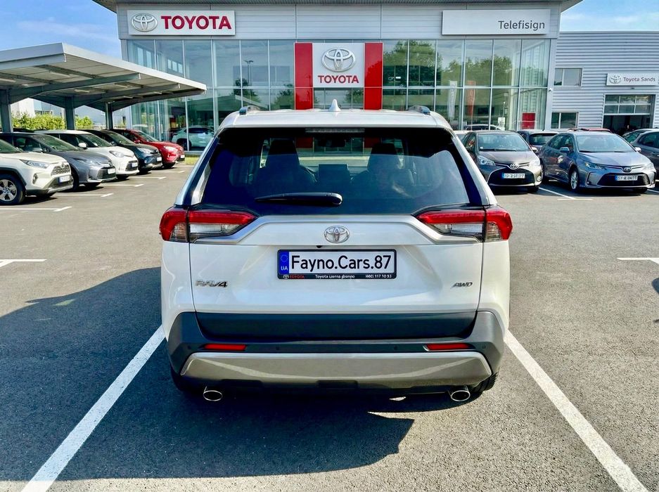 Toyota RAV4 2019 Офицеал. 2.0 Полный привод