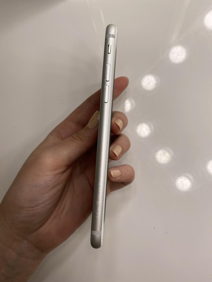 Iphone 7 srebrny 32Gb używany zadbany