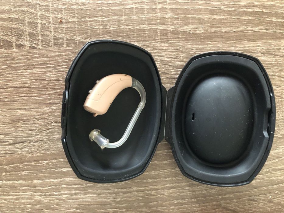 Слуховий апарат/ підсилювач слуху/ майже новий