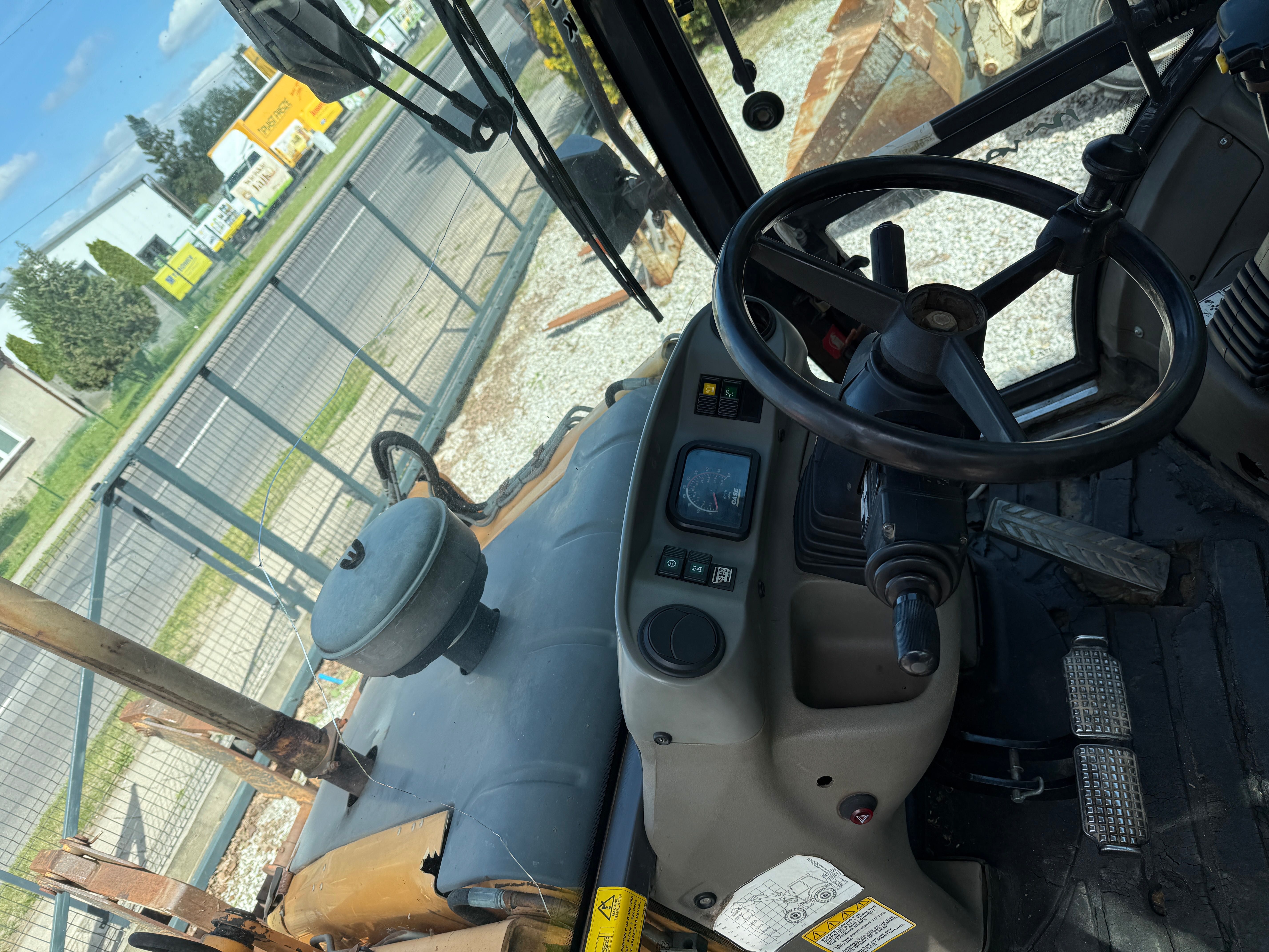 Koparko-Ładowarka Case 695 SM z 2003 rok BRUTTO 3 łyżki 4w1 widły