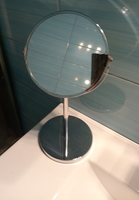 Lusterko dwustronne wysokość około 59 cm z jednej strony z przyblizeni