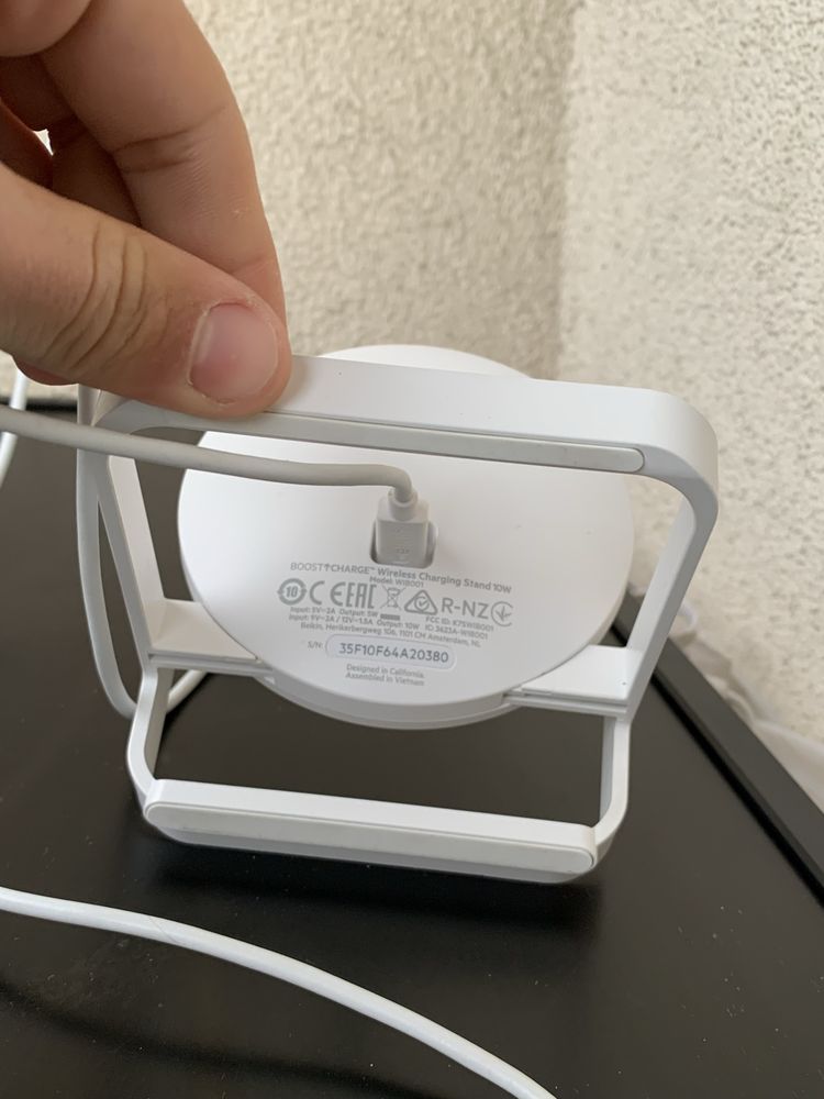 Belkin bezprzewodowa przenosna ladowarka Magsafe