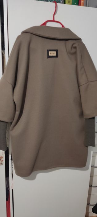 Włoski nowy płaszczyk rękawy sweterkowe