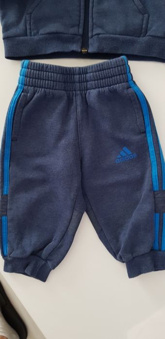 Adidas- śliczny dresik dla malucha