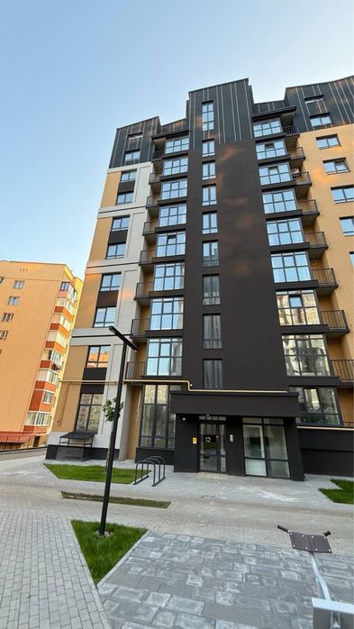 Продаж 2 кіинатної квартири на Озерні