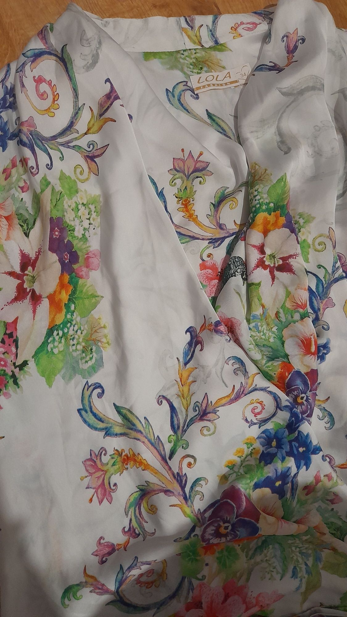 Nowa piękna bluzka biała wiosenna jak satynowa, w kwiaty, kokarda