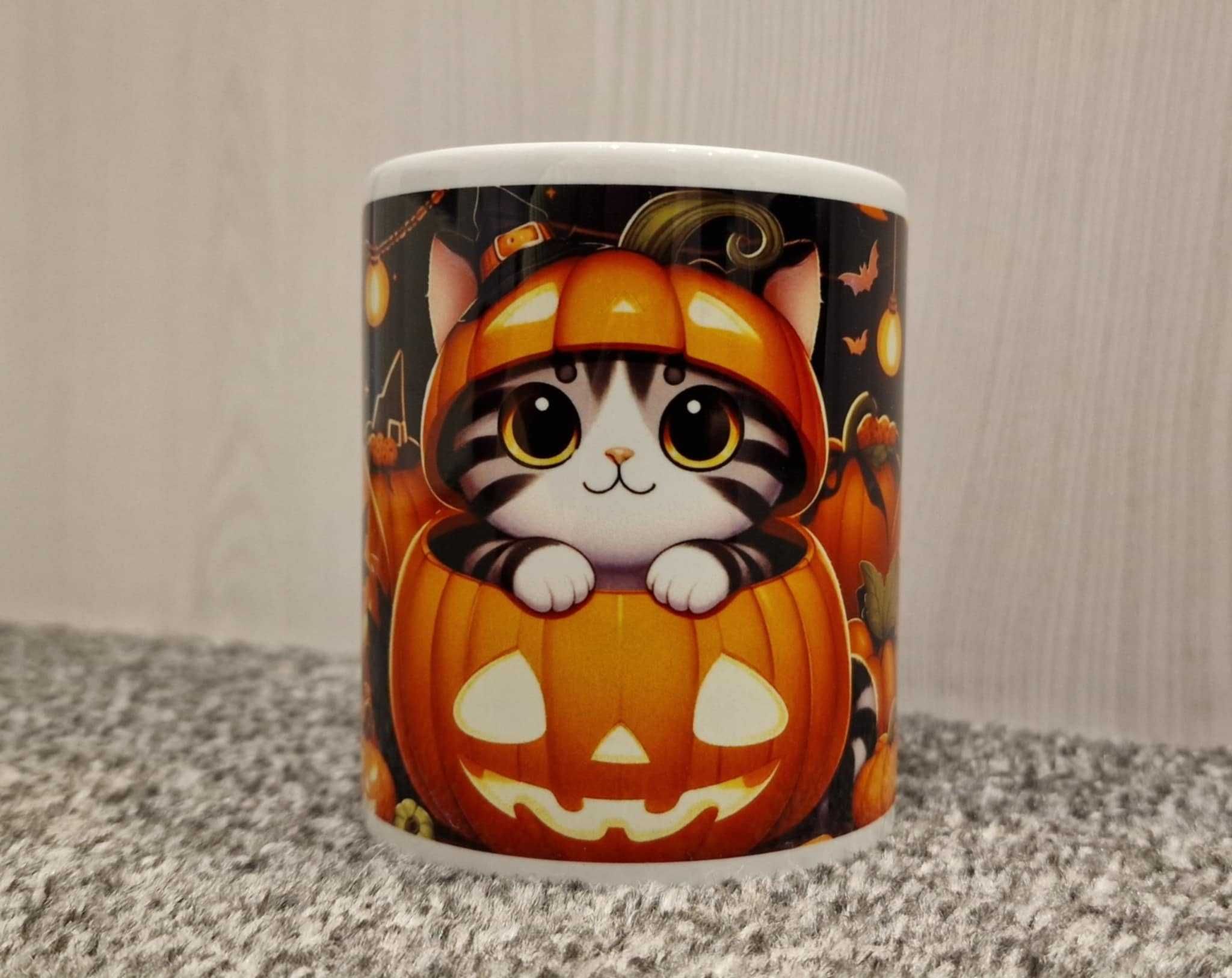 Kubek Halloween słodki kotek w dyni