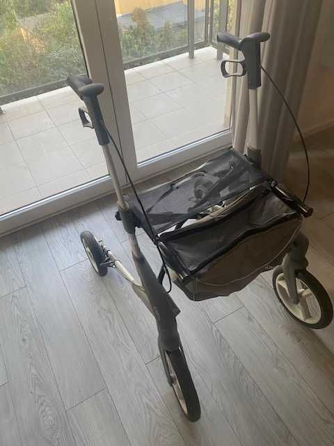 Chodzik na 4 kołach z hamulcem