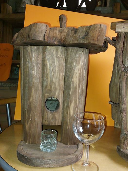 Caixas de madeira para as boxes de vinho