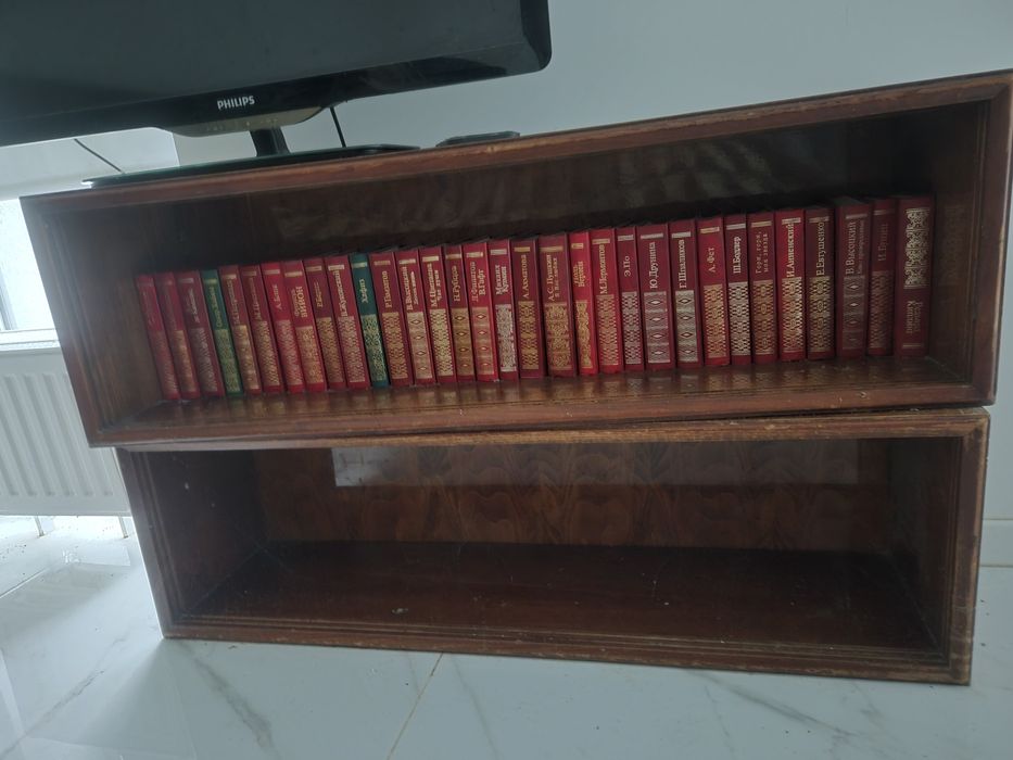 Книжні полиці часів срср