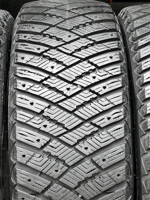Шины зимние 235/55/R18 Goodyear Ultragrip