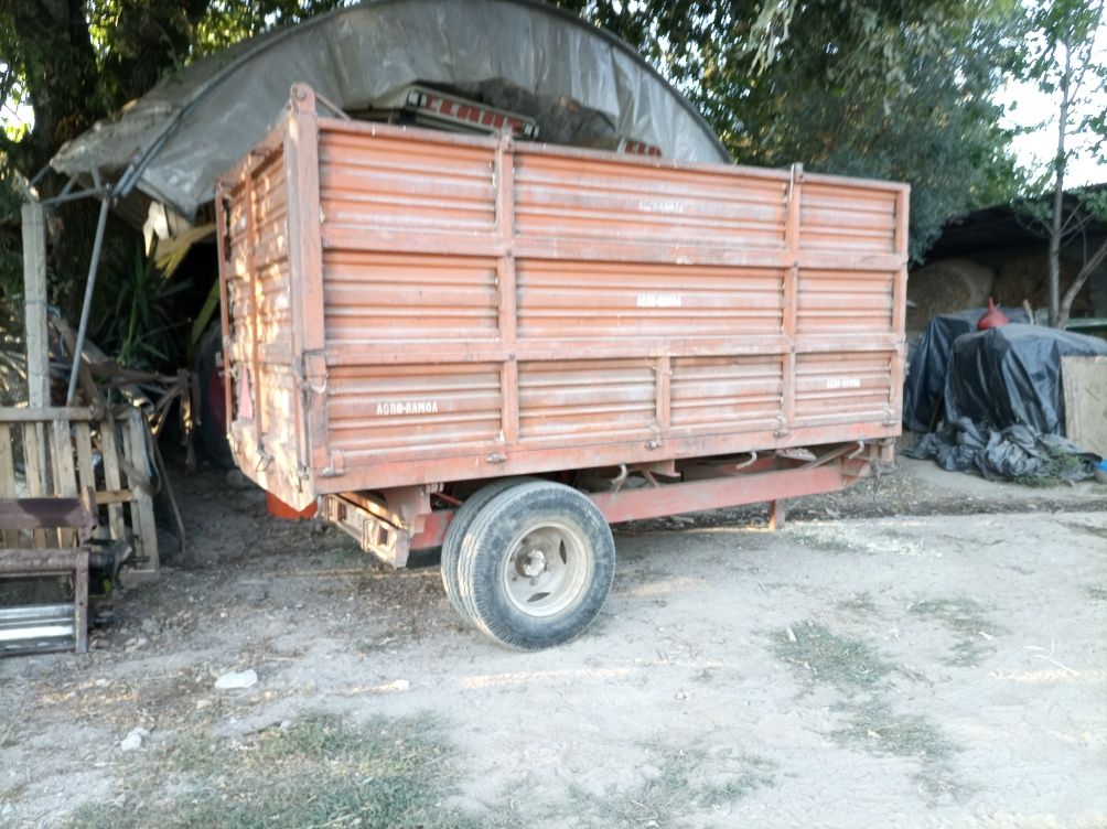Reboque agrícola tribasculante Agril 5000