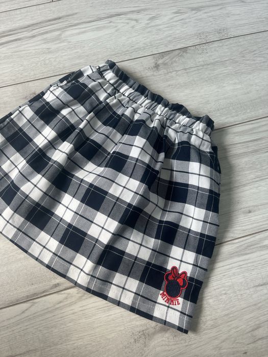 Spodniczka spodnica rozmiar nowa 122/128 Disney czarna elegsncka