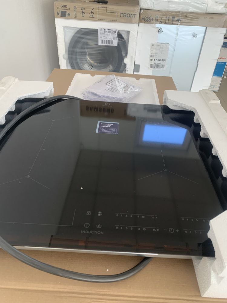 Варильна поверхня електрична Electrolux EIS62449