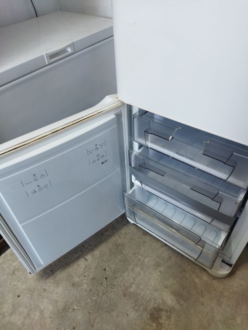 Холодильник Ariston двокамерний з двома процесорами