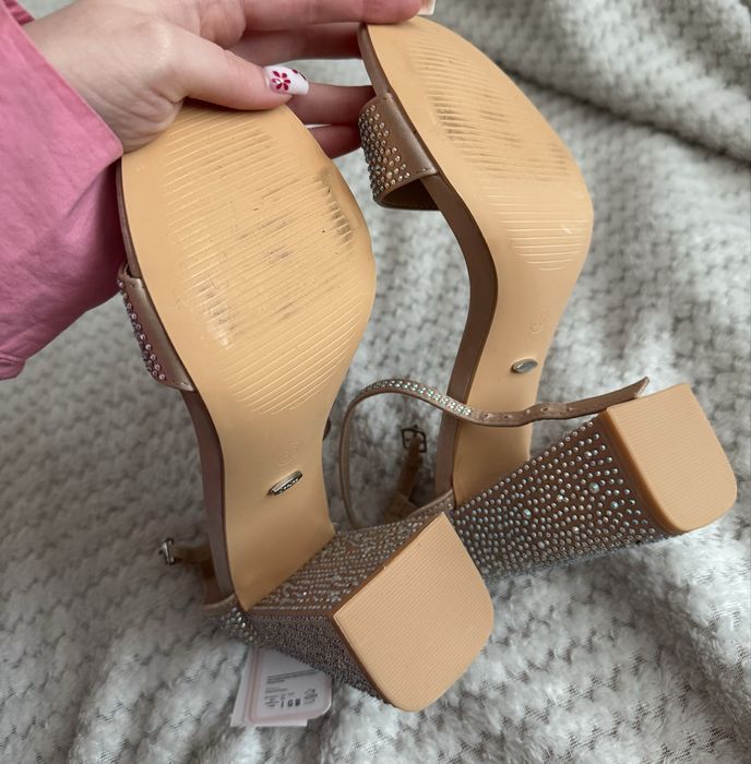 Nowe czółenka obcasy z kryształkami wysokie buty sandały wesele