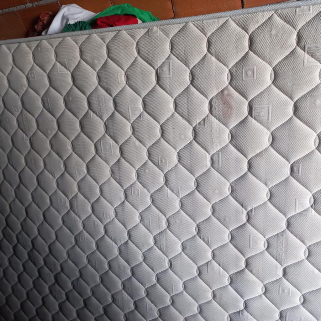 Colchão ortopédico com muito pouco uso 190*140