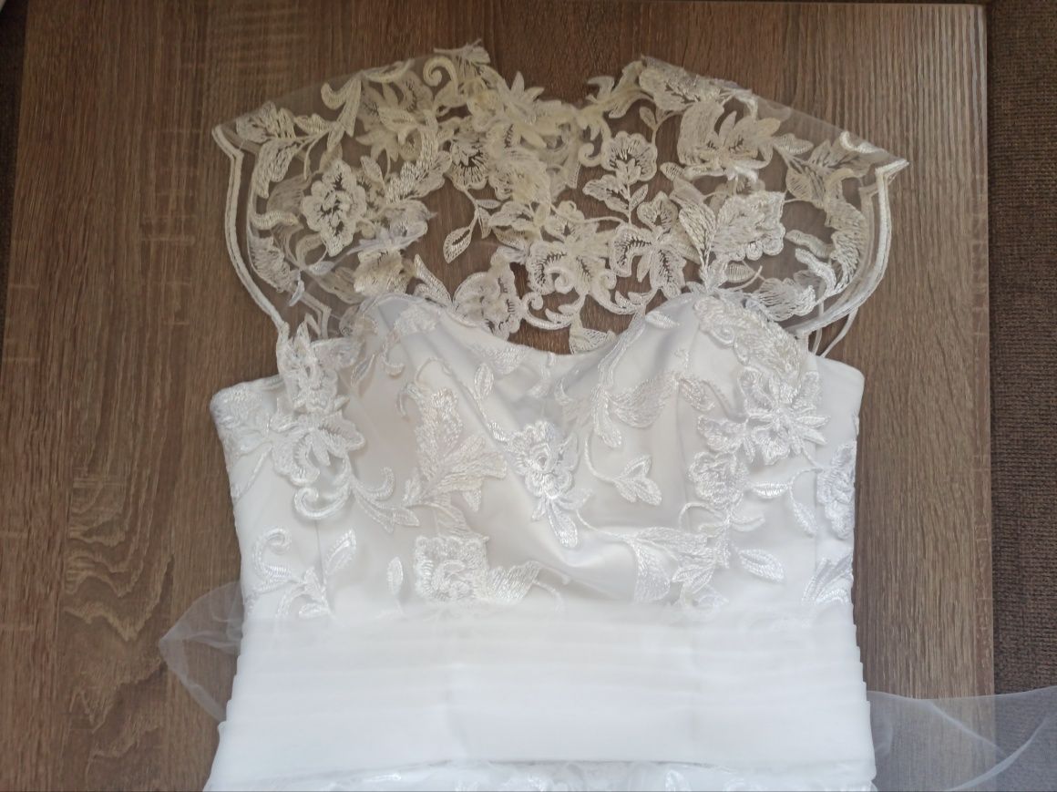 Сукня весільна біла