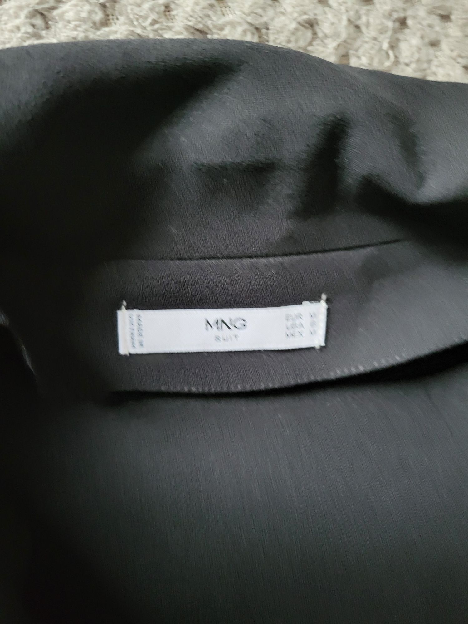 Elegancka sukienka z mango czarna ro m m zakładana