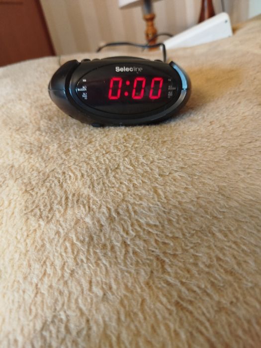 Radio - budzik na baterie lub ładowane z sieci