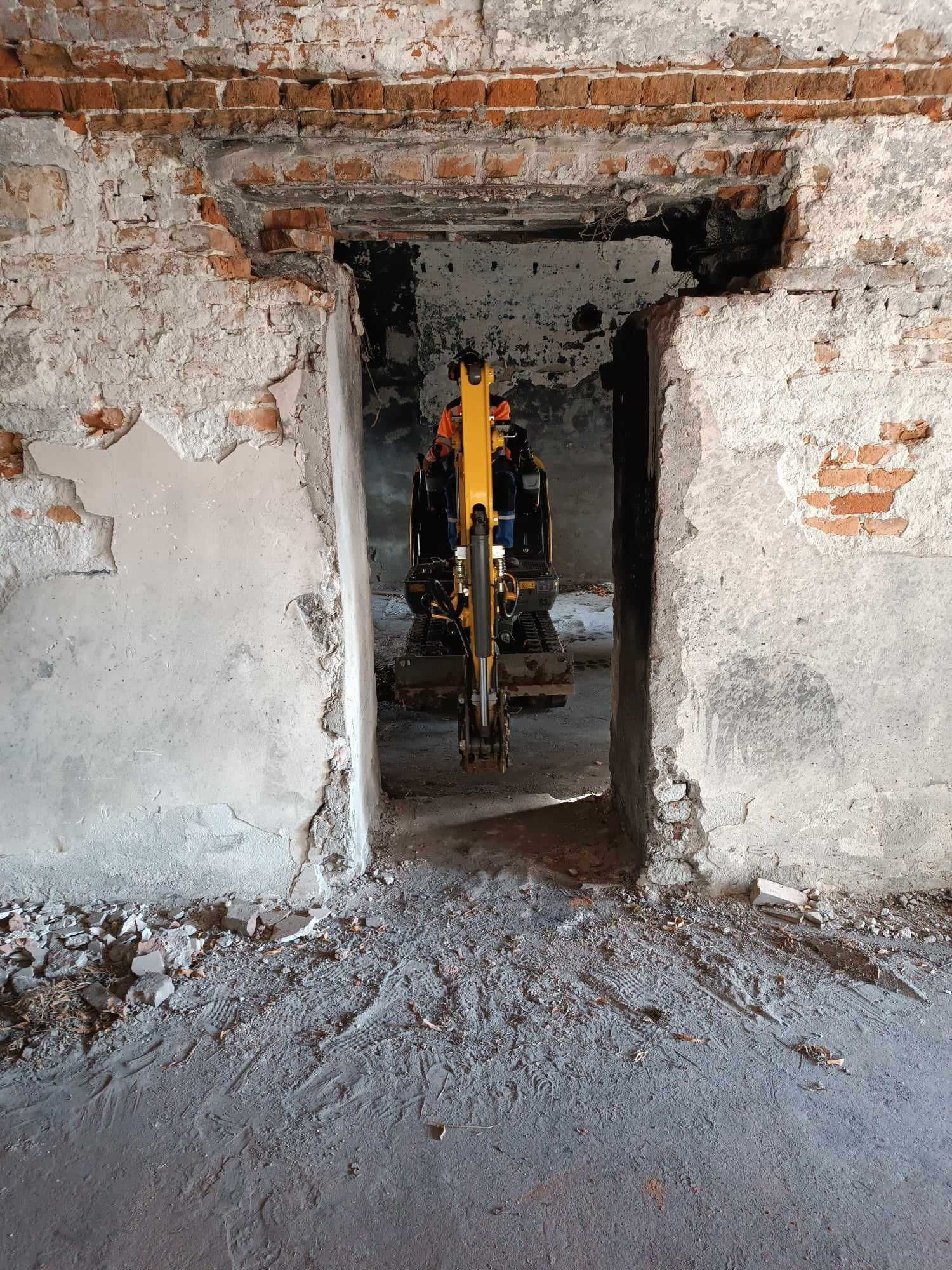 Usługi minikoparką Kucie młotem hydraulicznym  odwierty Roboty ziemne