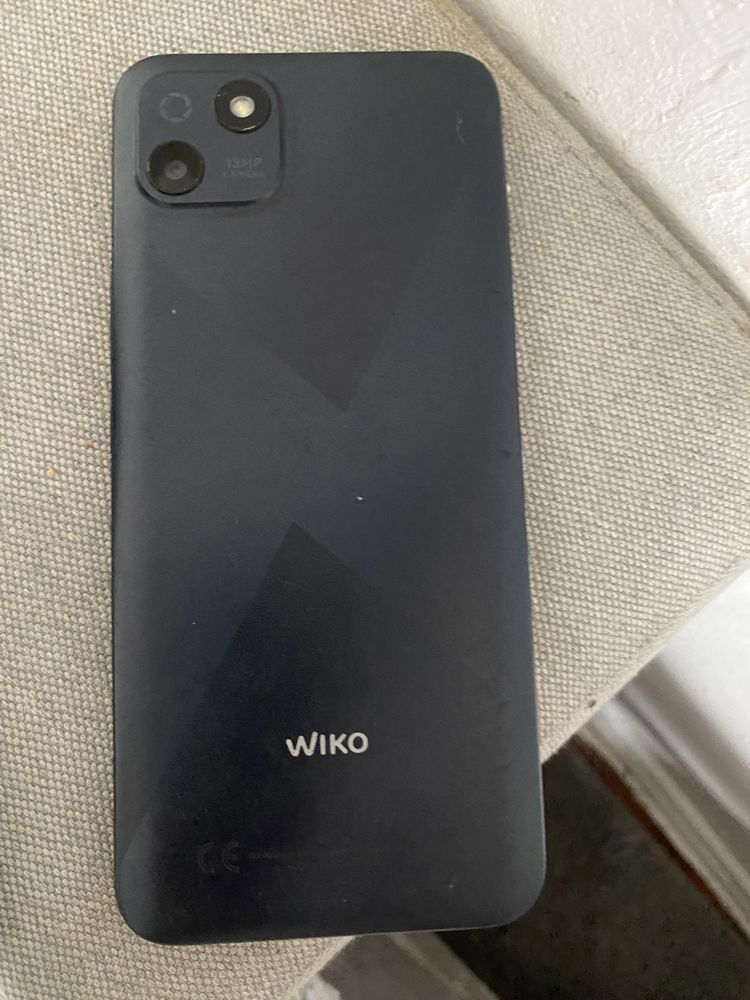 Телефон wiko на деталі, розбитий екран