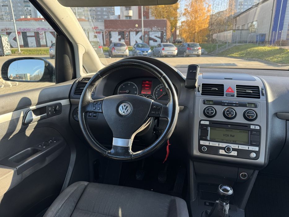 Volkswagen Touran 1.9 Diesel – 2009 r. – zadbany, bogate wyposażenie