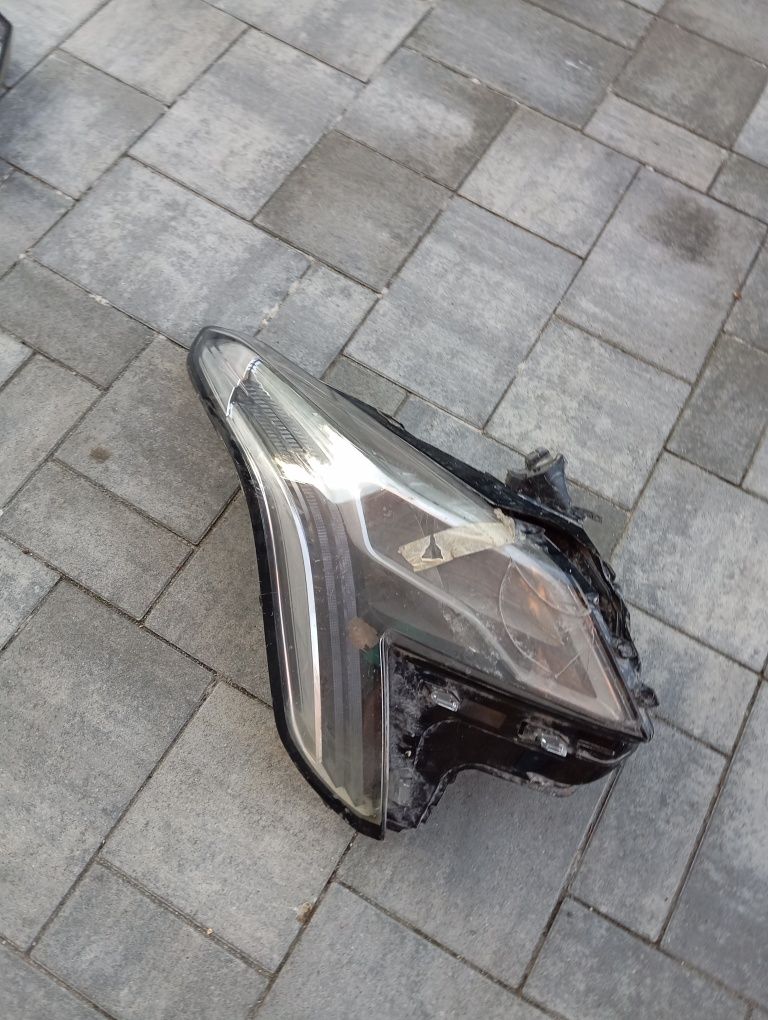 Reflektor lampa przód prawa Cadillac XTS Oryginał