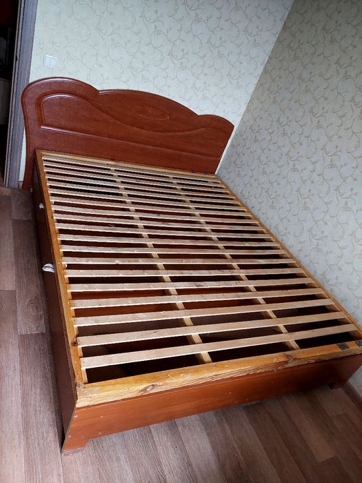 Ліжко з матрасом 160х200