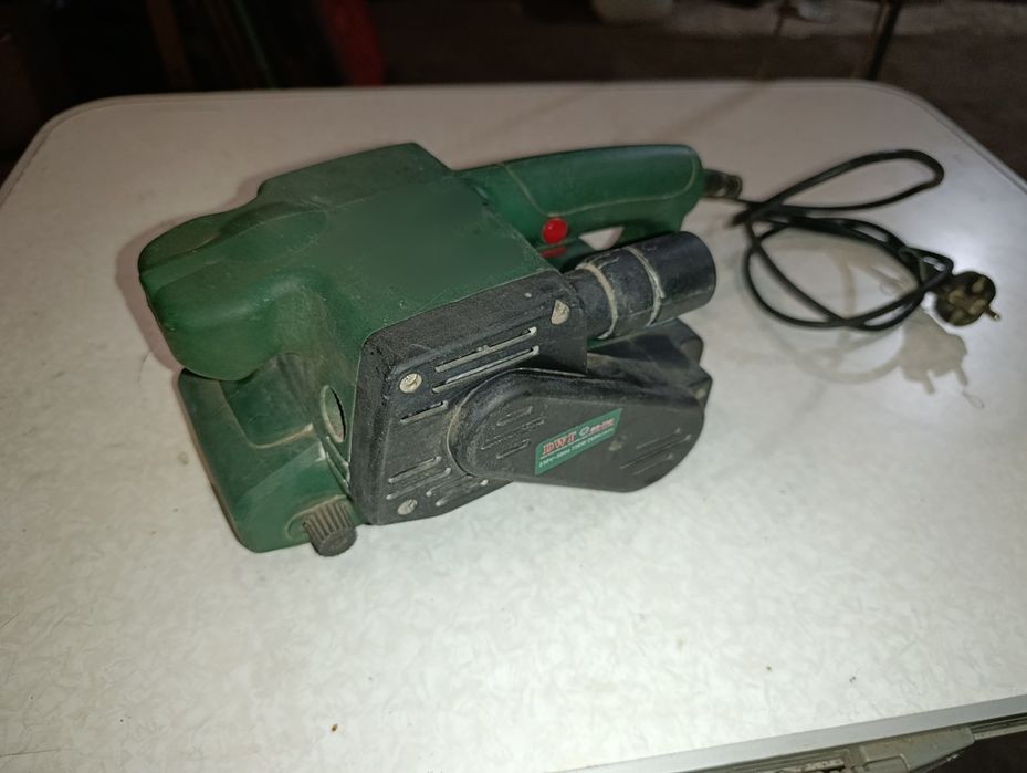 Шліфмашинка DWT BS-730