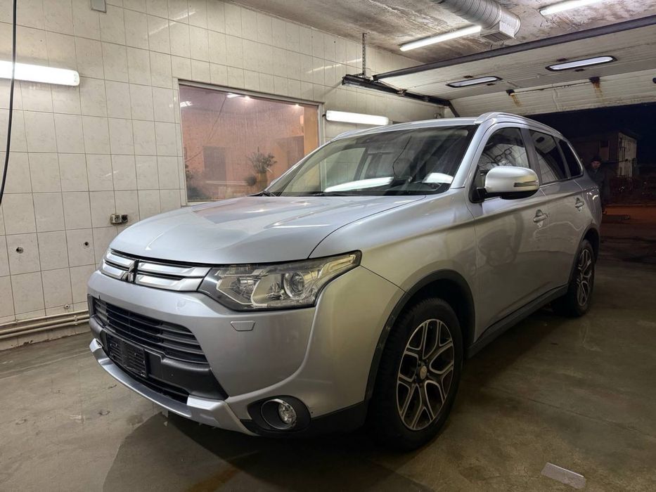 Mitsubishi outlander 2015
