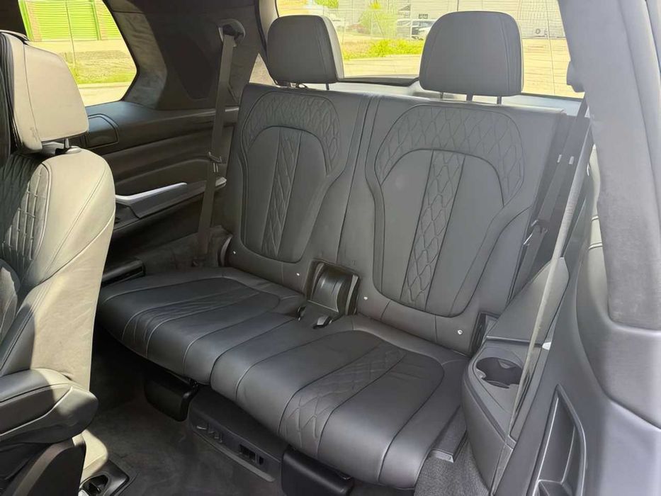 BMW X7 M50i      2020