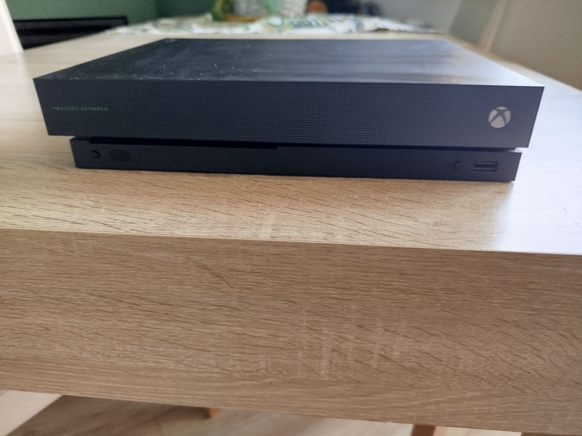 Sprzedaję Xbox one x