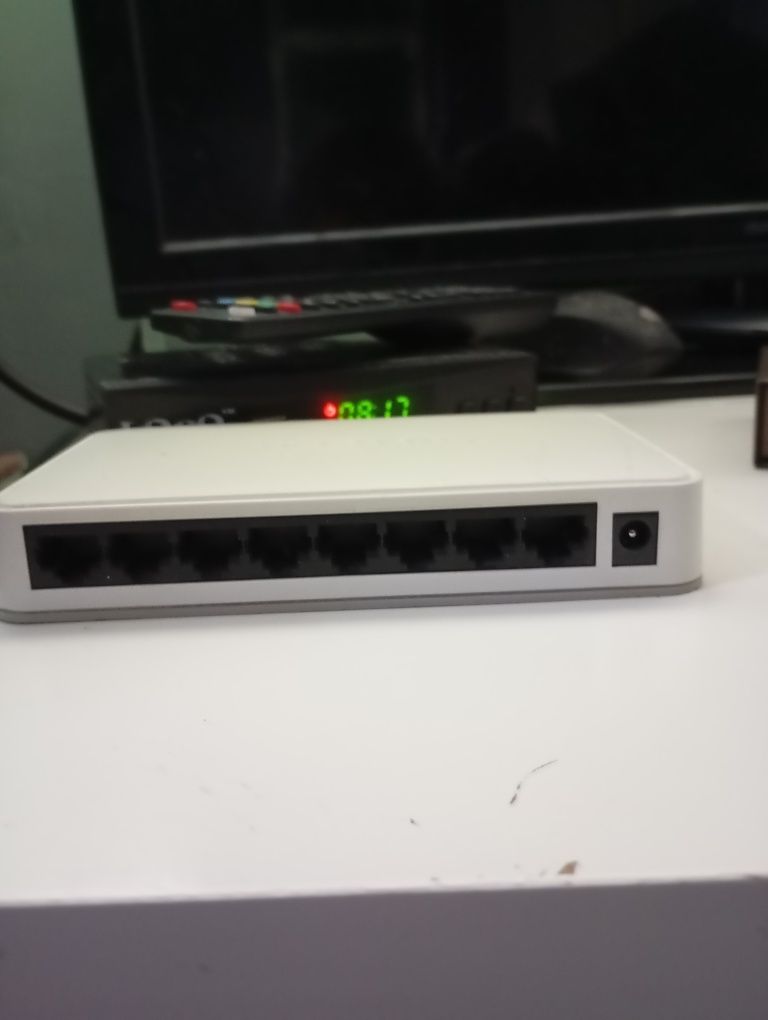 Netgear fs208 używany