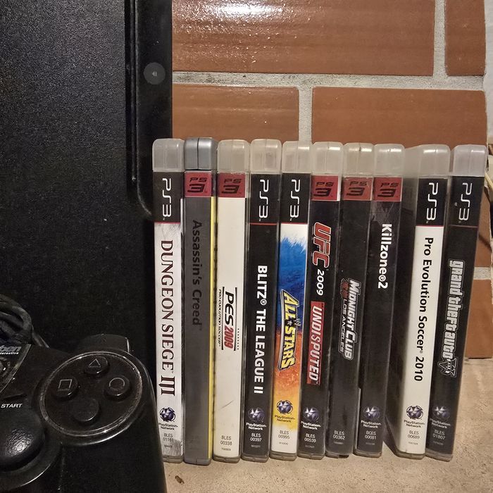Playstation 3 com 10 jogos e 3 comandos