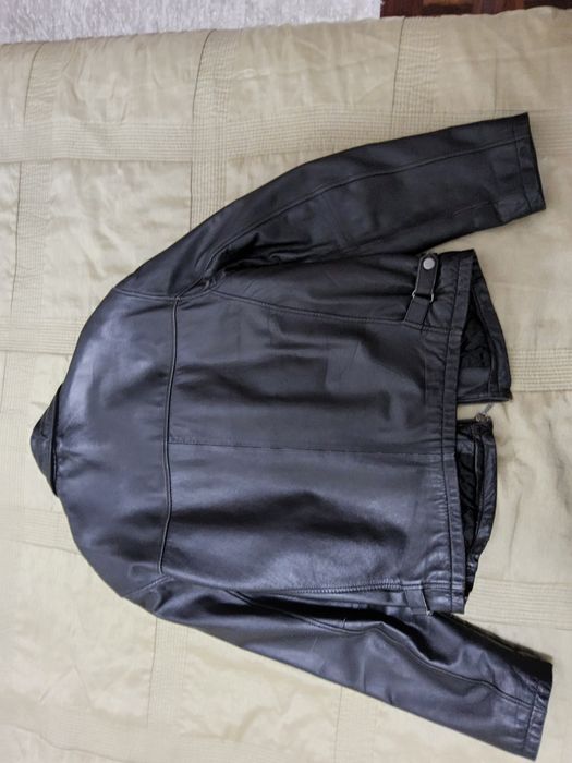 Casaco pele cor preta com forro almofadado