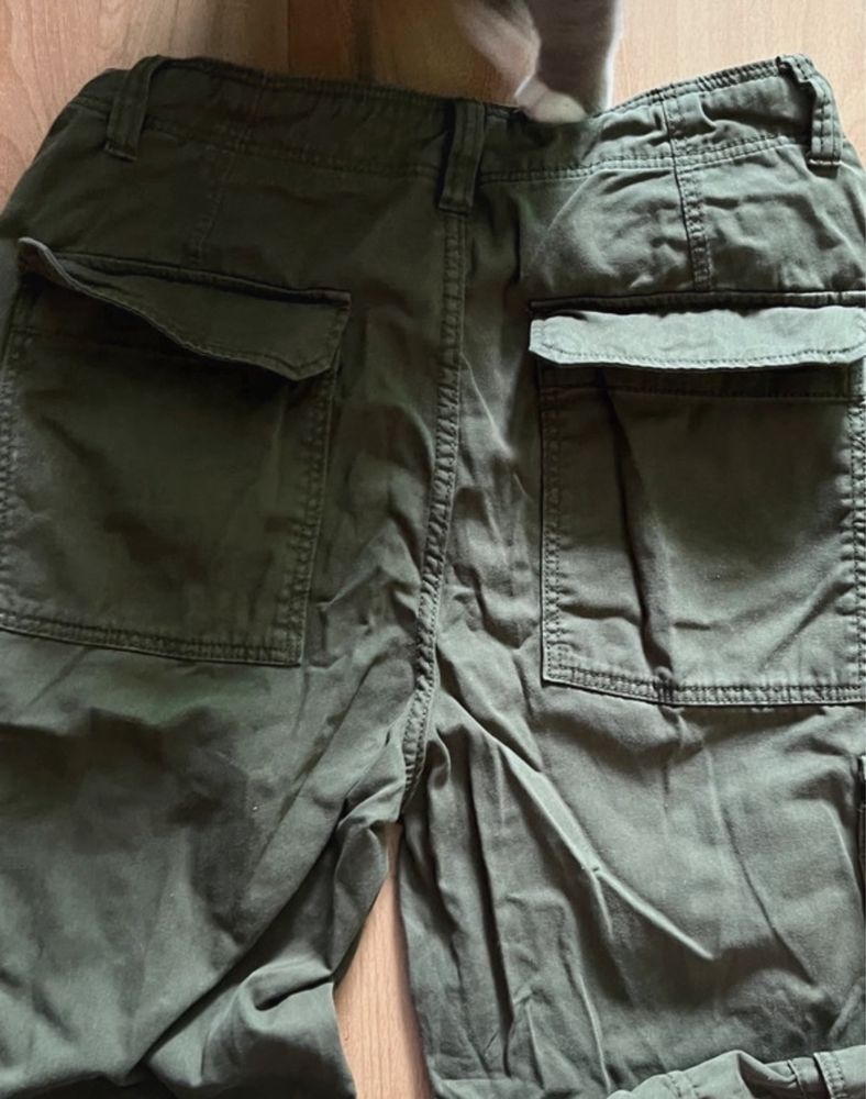 Spodnie cargo khaki, Bershka