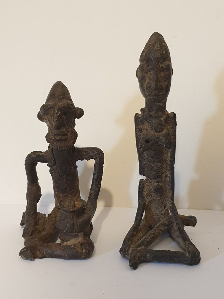 Conjunto de 4 antigas figuras tribais africanas em bronze