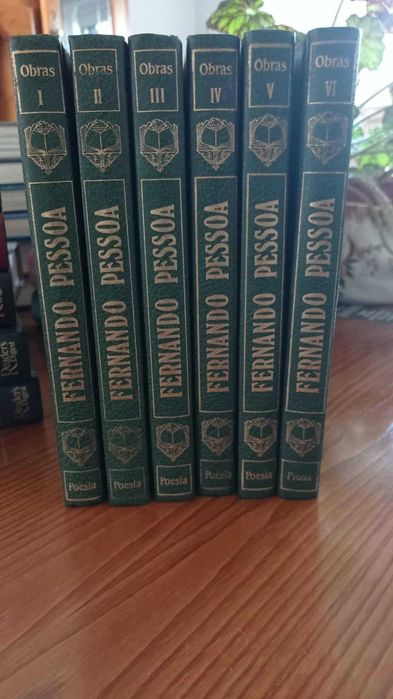 Coleção de livros de Fernando Pessoa