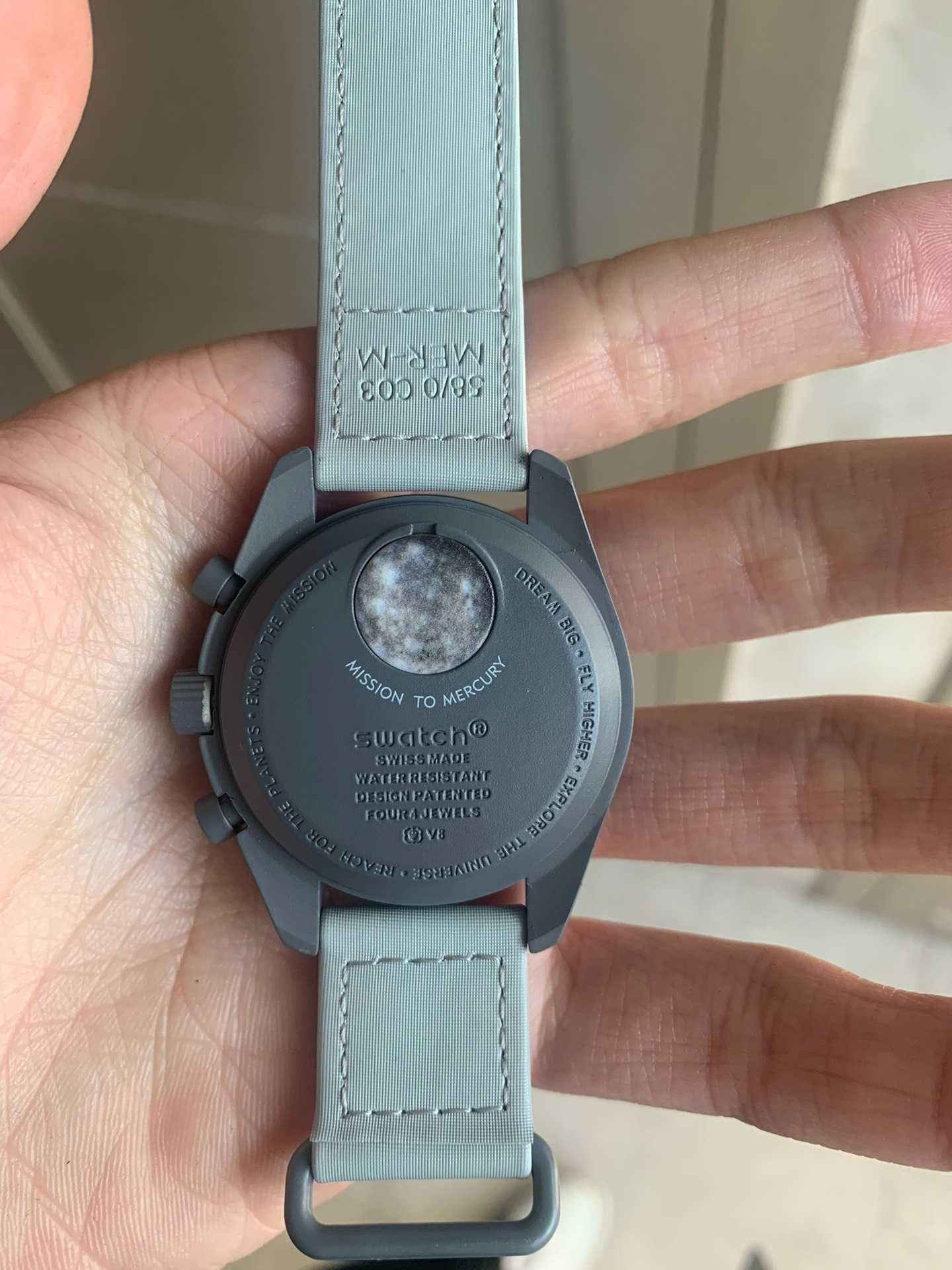 SO33A100 Omega x Swatch – Mercury Edycja Kolekcjonerska