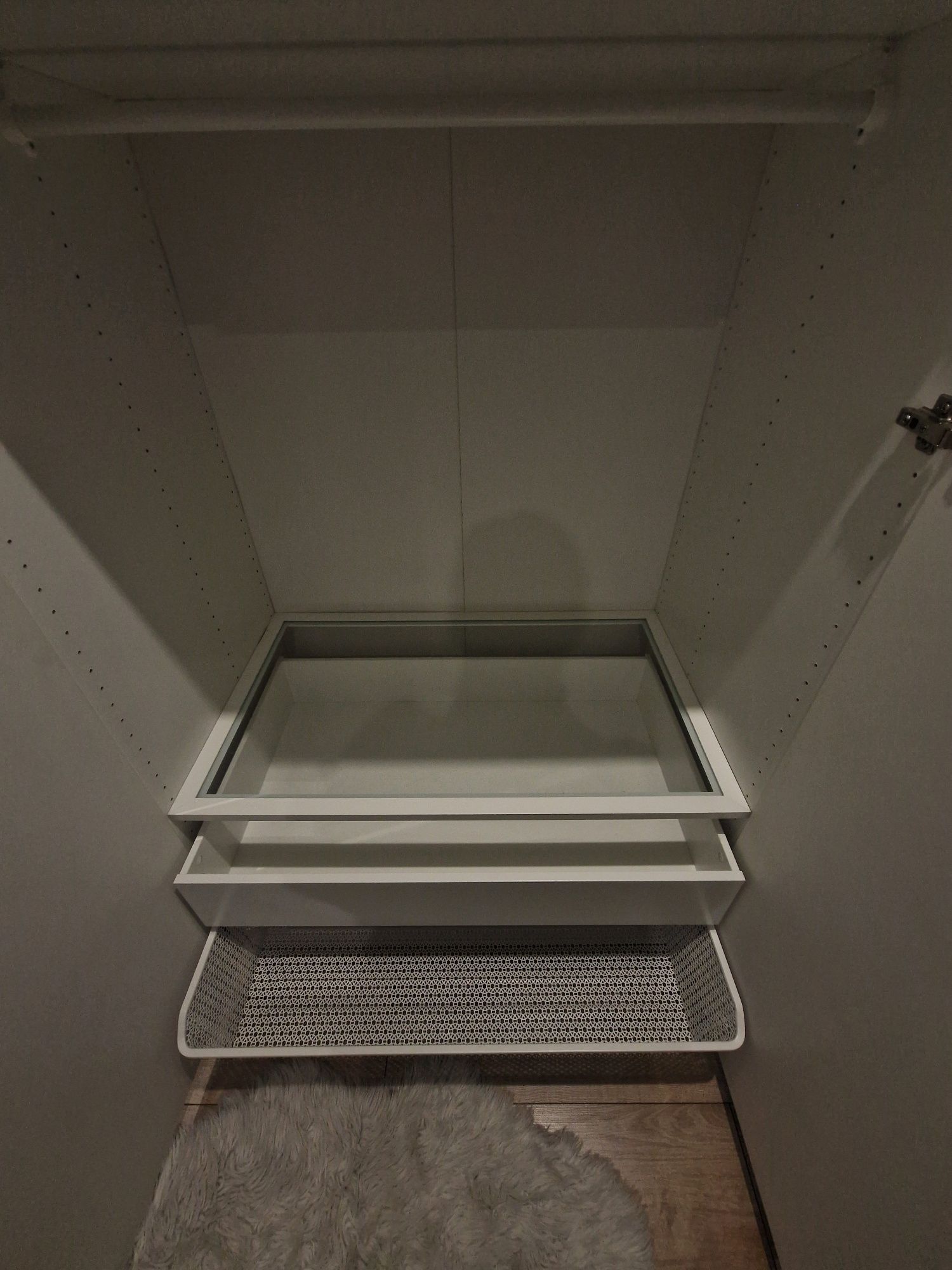 Biała szafa IKEA Pax z lakierowanymi drzwiami wys.236 szer.100 gł.60