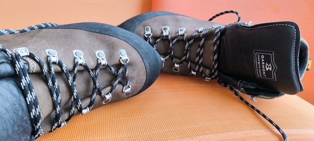 Botas em Pele ótima qualidade