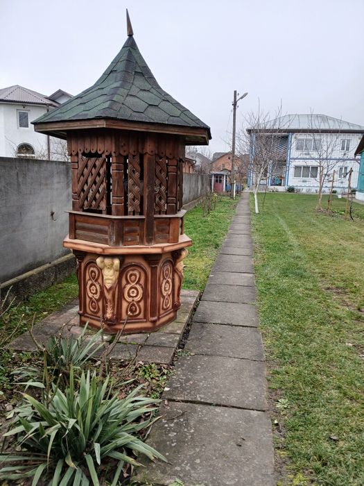 Гарний маєток шукає свого власника у с.Лужани Кіцманського р-ну.Центр.